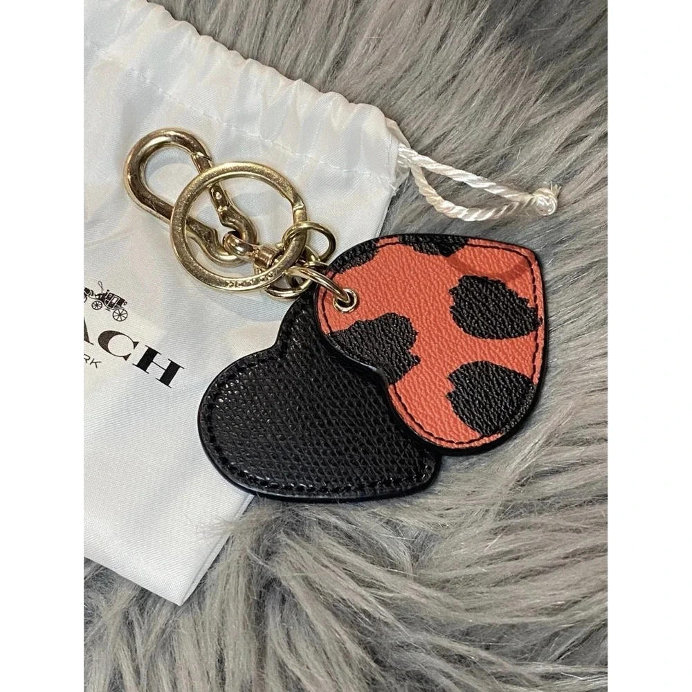 COACH LEATHER DOUBLE HEART MIRROR IN LEOPARD PRINT CHARM KEY CHAIN‎ FOB - F54917